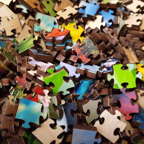 random puzzle pieces